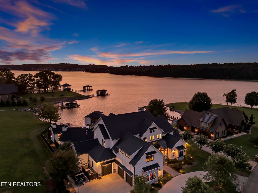 Photo of 313 Spoondrift Court, Louisville, TN 37777 (MLS # 1313677)