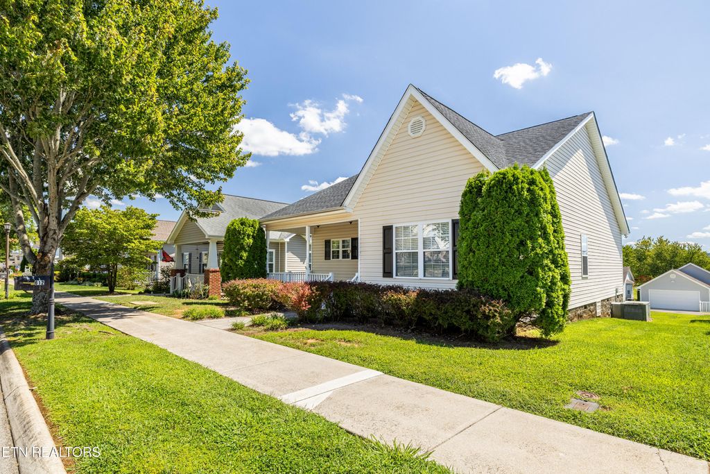 Photo of 612 Stratford Ave, Sweetwater, TN 37874 (MLS # 1289968)