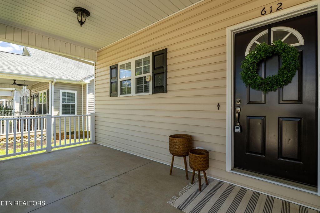 Photo of 612 Stratford Ave, Sweetwater, TN 37874 (MLS # 1289968)