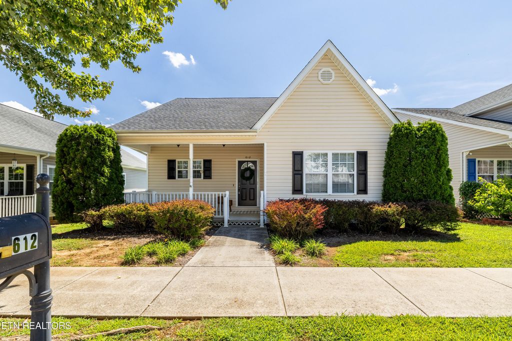 Photo of 612 Stratford Ave, Sweetwater, TN 37874 (MLS # 1289968)