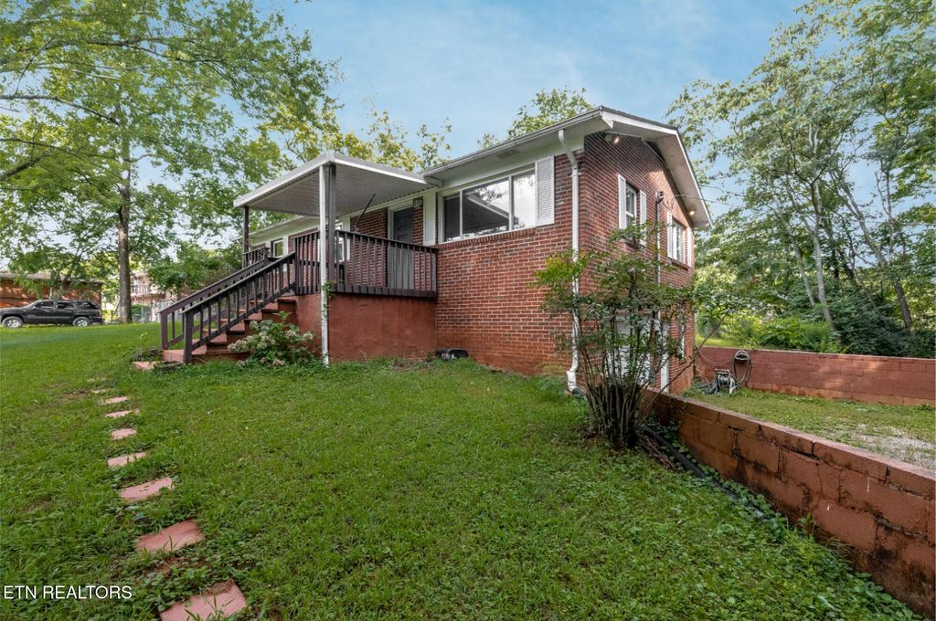 Photo of 1324 Lodwick Drive, Louisville, TN 37777 (MLS # 1312249)