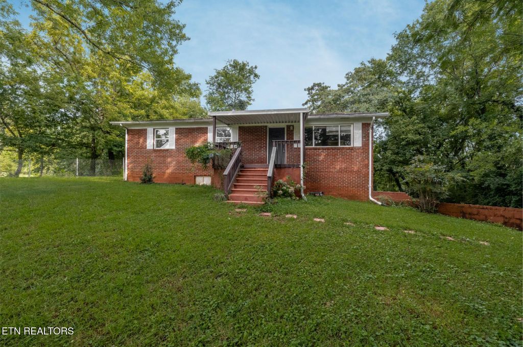 Photo of 1324 Lodwick Drive, Louisville, TN 37777 (MLS # 1312249)