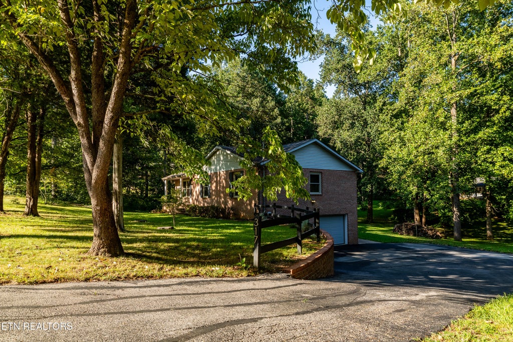 Photo of 317 S Carter School Rd, Strawberry Plains, TN 37871 (MLS # 1353583)