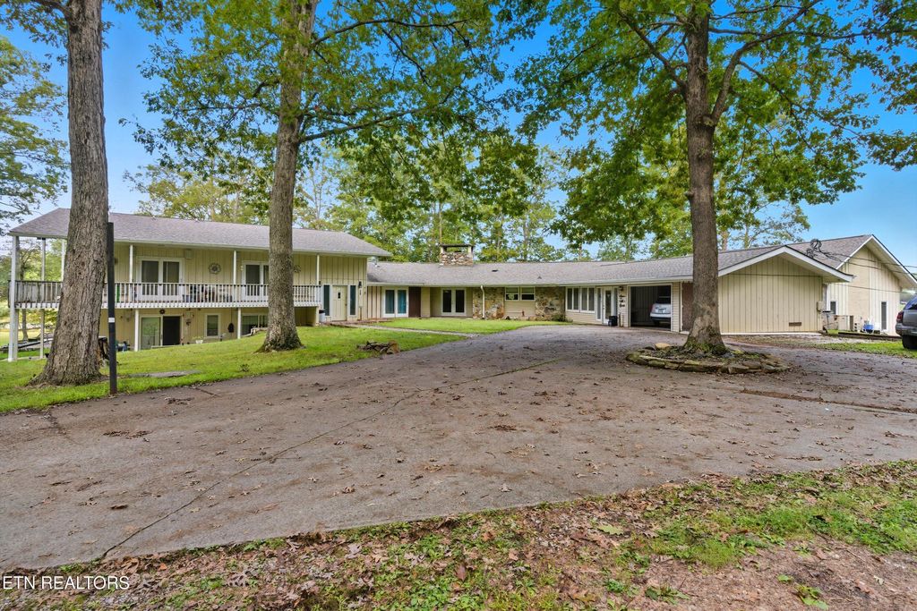 Photo of 605 S Lake Drive, Oneida, TN 37841 (MLS # 1316836)