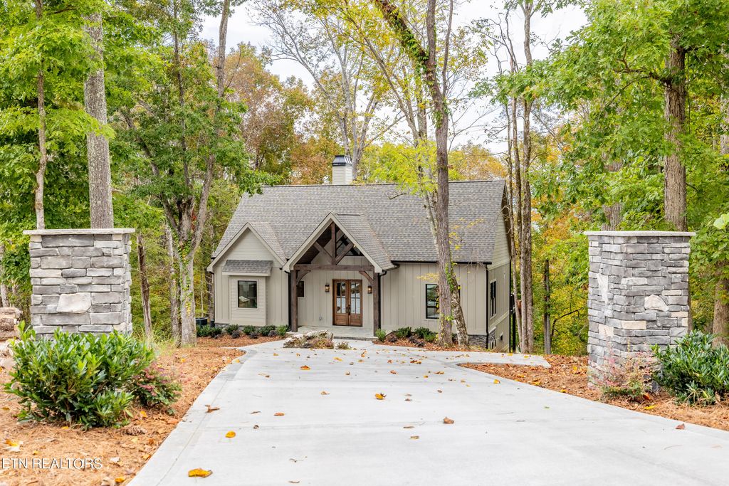 Photo of 132 Fairway Circle, Townsend, TN 37882 (MLS # 1242592)