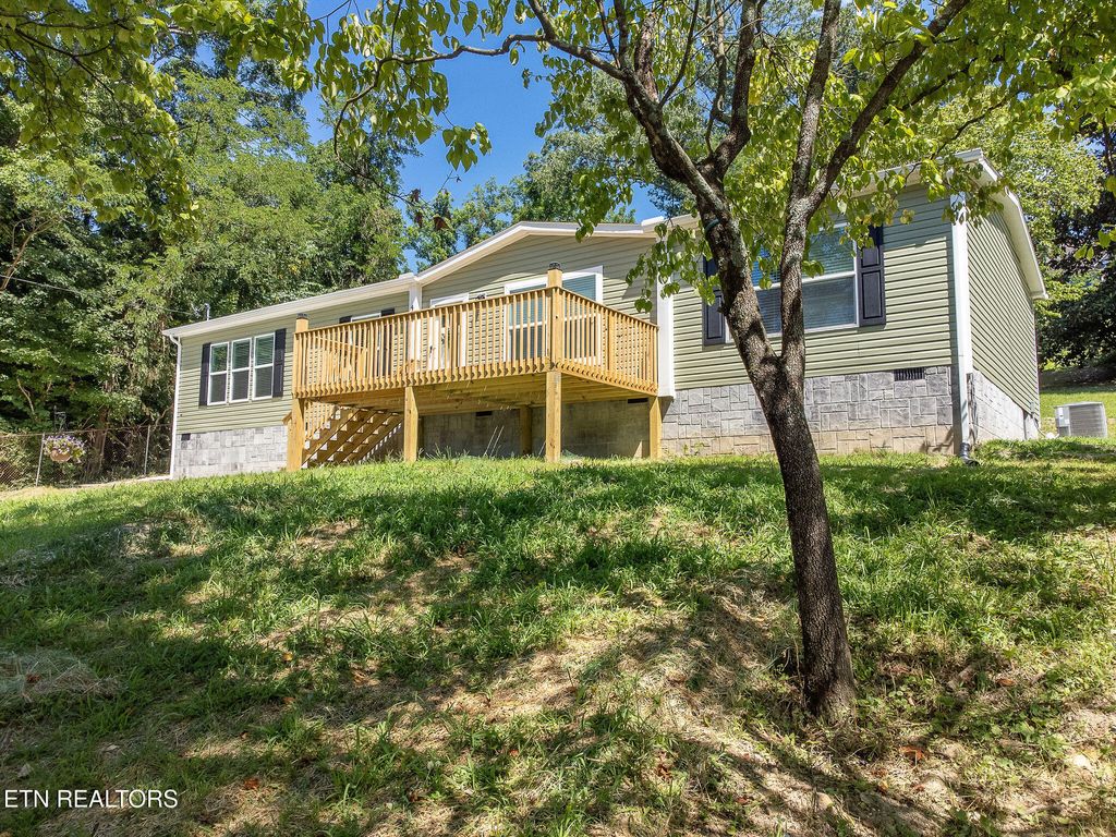 Photo of 410 S Kingston Ave, Rockwood, TN 37854 (MLS # 1304191)