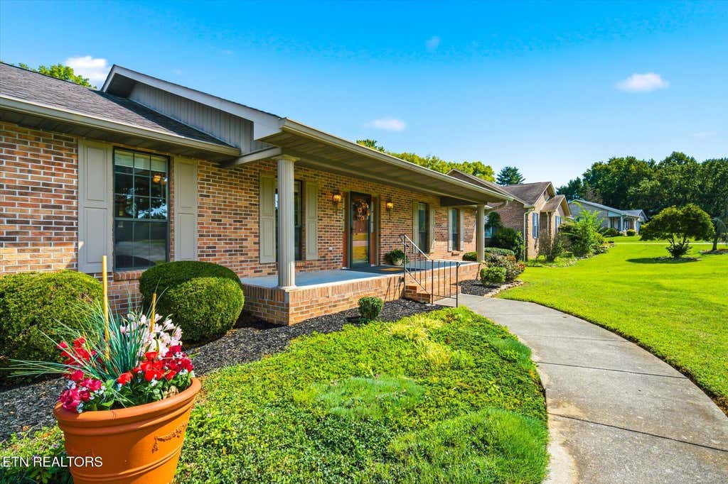 Photo of 855 Westgate Drive, Alcoa, TN 37701 (MLS # 1352577)