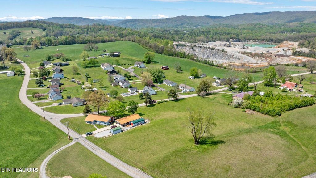 Photo of 1000 Swan Pond Circle Rd, Harriman, TN 37748 (MLS # 1316221)