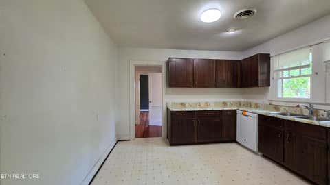 Tiny photo for 208 E Dyer St, Madisonville, TN 37354 (MLS # 1342857)
