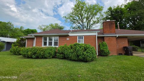 Photo of 208 E Dyer St, Madisonville, TN 37354 (MLS # 1342857)