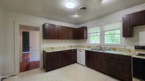 Tiny photo for 208 E Dyer St, Madisonville, TN 37354 (MLS # 1342857)