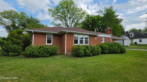 Tiny photo for 208 E Dyer St, Madisonville, TN 37354 (MLS # 1342857)