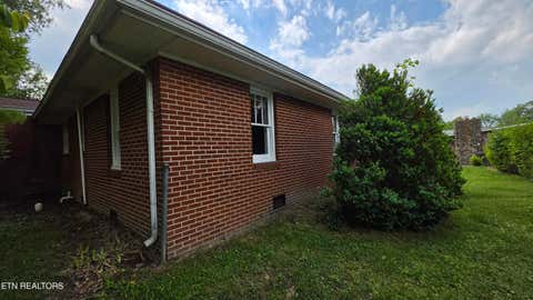Tiny photo for 208 E Dyer St, Madisonville, TN 37354 (MLS # 1342857)