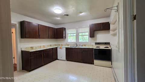 Tiny photo for 208 E Dyer St, Madisonville, TN 37354 (MLS # 1342857)