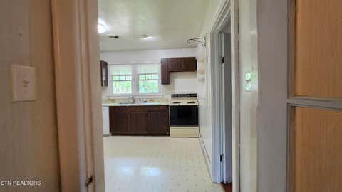 Tiny photo for 208 E Dyer St, Madisonville, TN 37354 (MLS # 1342857)