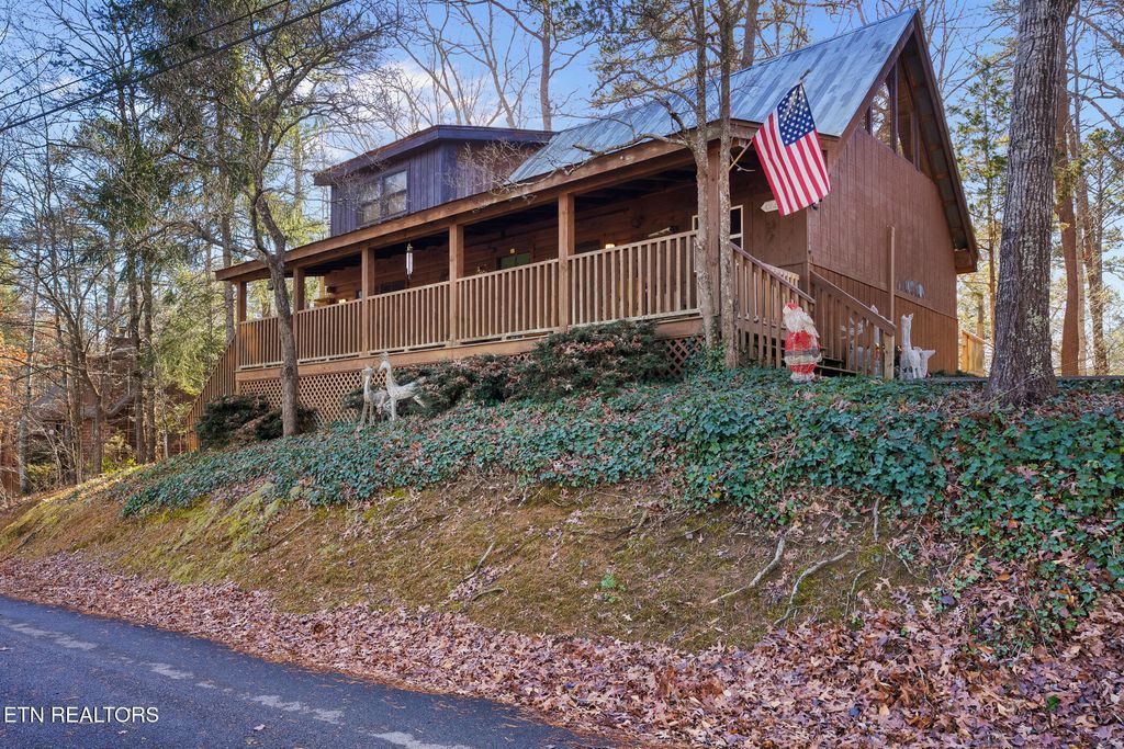 Photo of 1518 Ridgecrest Drive, Sevierville, TN 37876 (MLS # 1324622)