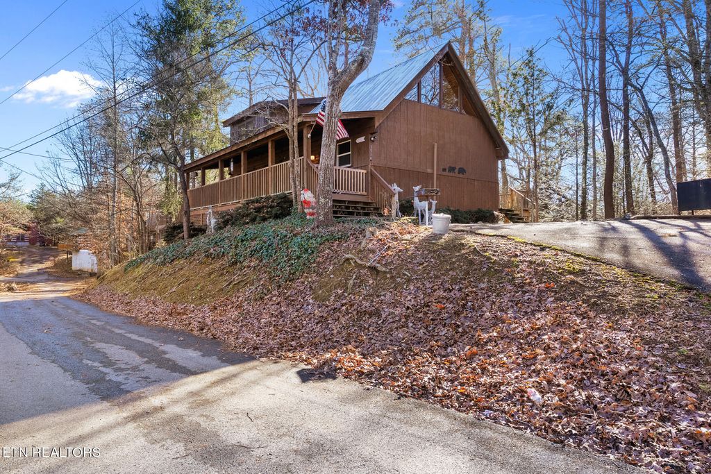 Photo of 1518 Ridgecrest Drive, Sevierville, TN 37876 (MLS # 1324622)