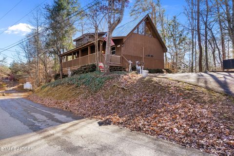 Photo of 1518 Ridgecrest Drive, Sevierville, TN 37876 (MLS # 1324622)
