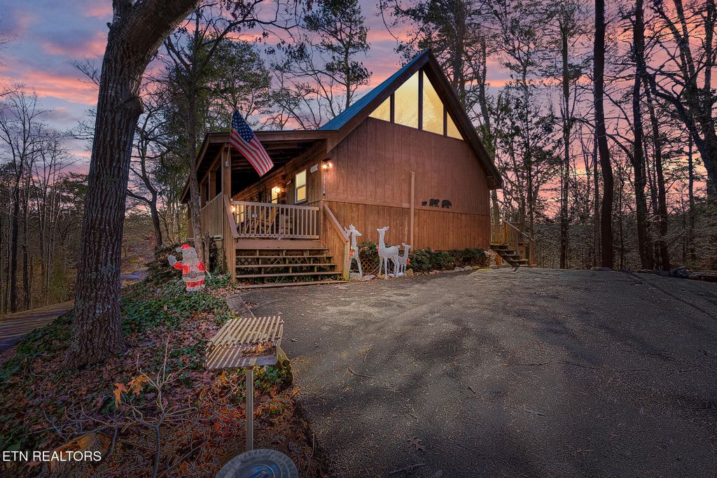 Photo of 1518 Ridgecrest Drive, Sevierville, TN 37876 (MLS # 1324622)