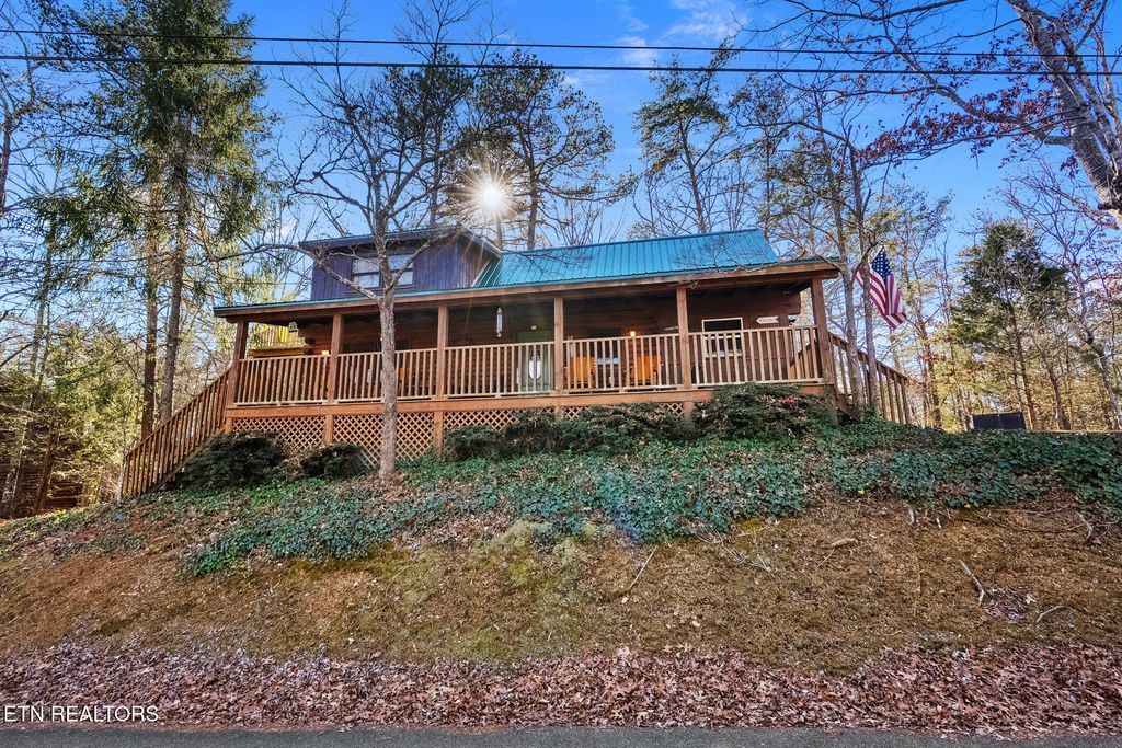 Photo of 1518 Ridgecrest Drive, Sevierville, TN 37876 (MLS # 1324622)