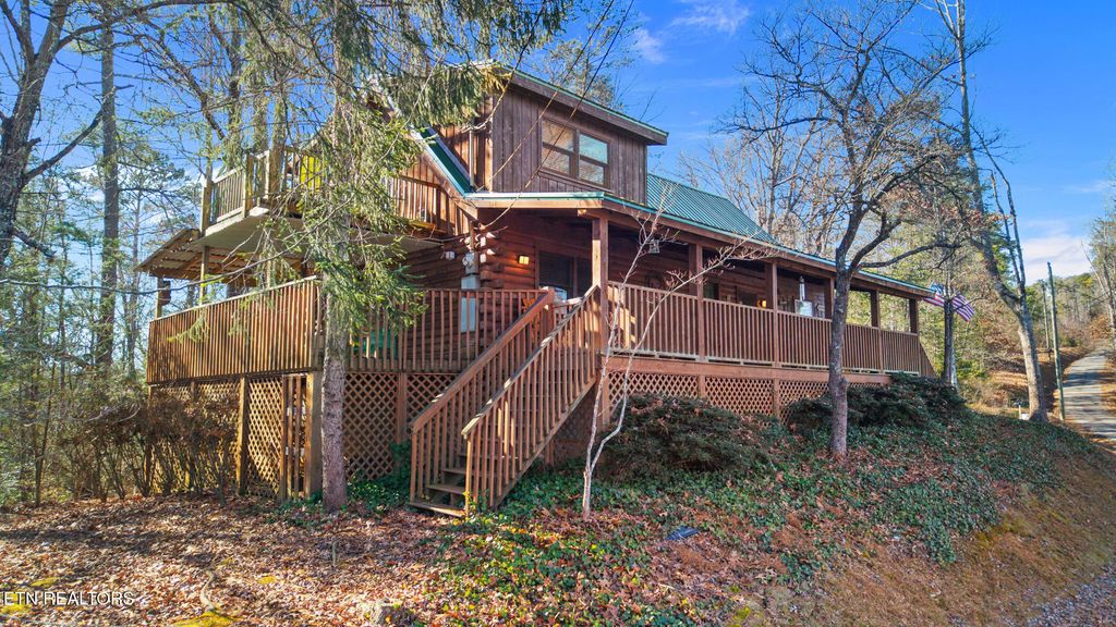 Photo of 1518 Ridgecrest Drive, Sevierville, TN 37876 (MLS # 1324622)