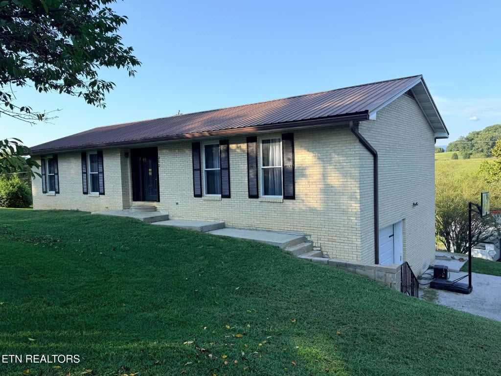 Photo of 212 Norfolk Circle, Harrogate, TN 37752 (MLS # 1354357)