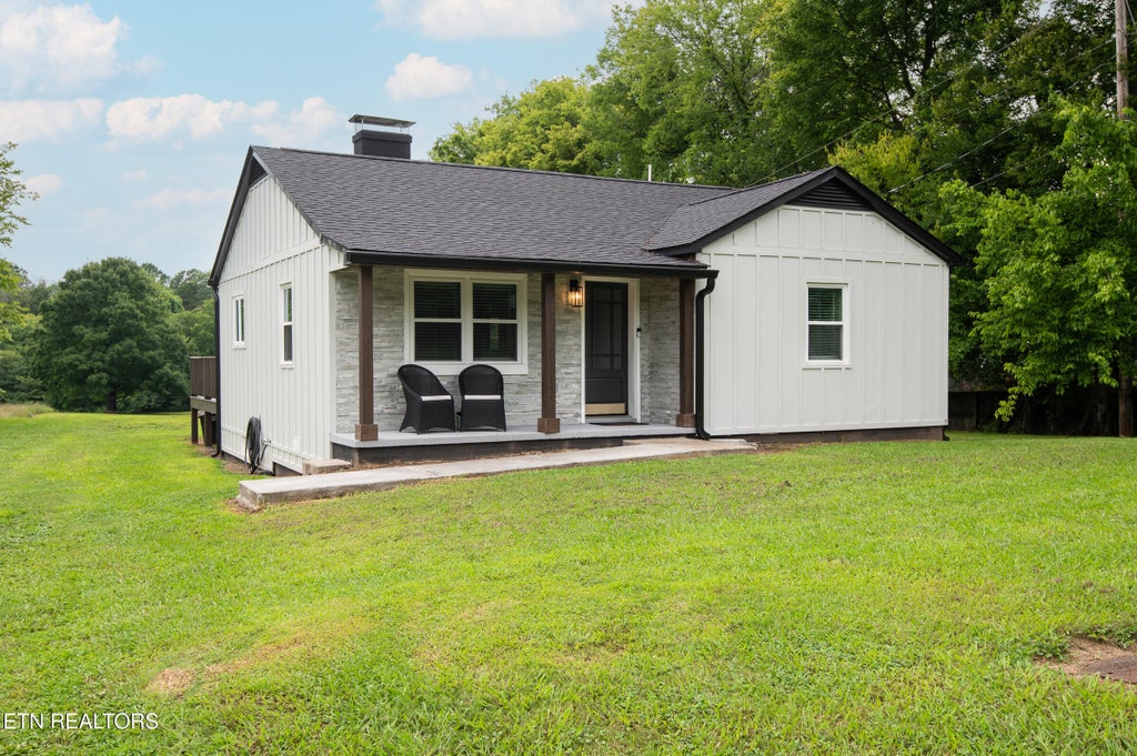 Photo of 1009 Mabry Hood Rd, Knoxville, TN 37932 (MLS # 1353971)