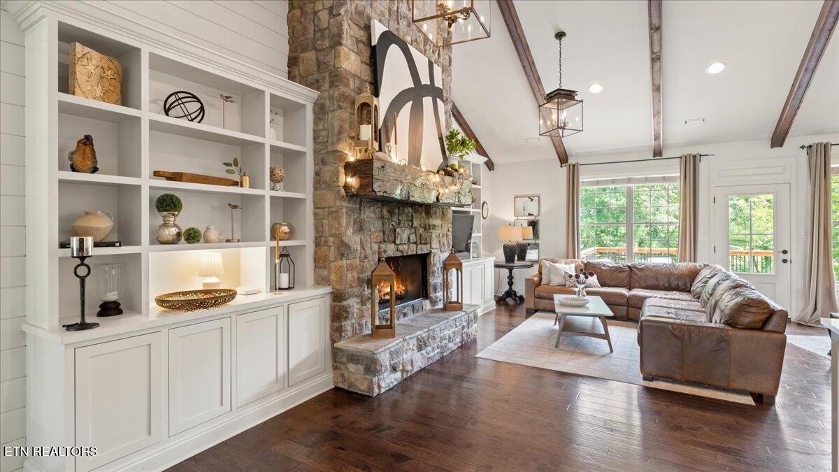 1304 Collier Ridge Lane