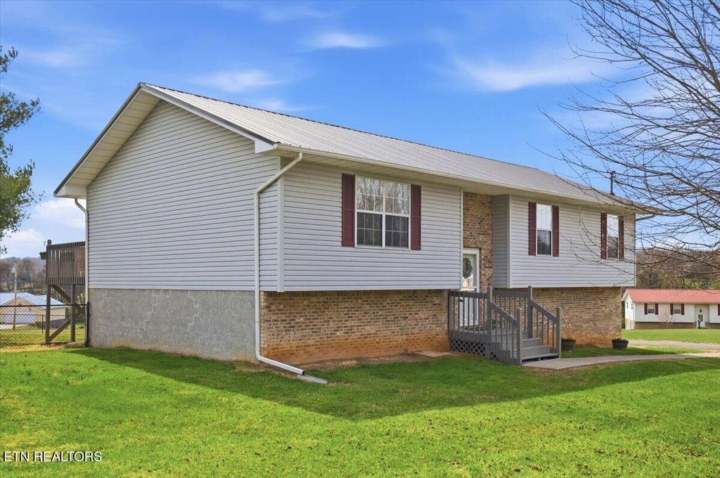 Photo of 312 Saint Edward Drive, Dandridge, TN 37725 (MLS # 1333794)