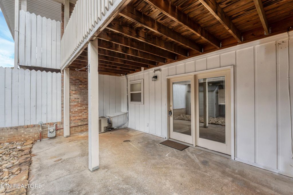 Photo of 1926 Sequoyah Ave, Maryville, TN 37804 (MLS # 1326924)