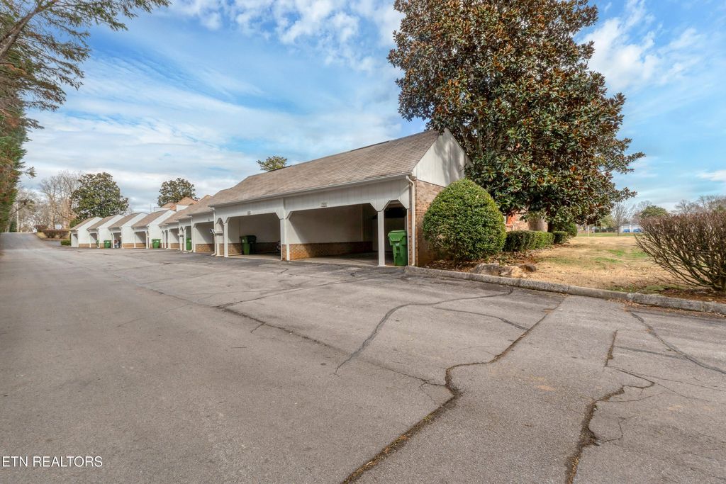 Photo of 1926 Sequoyah Ave, Maryville, TN 37804 (MLS # 1326924)