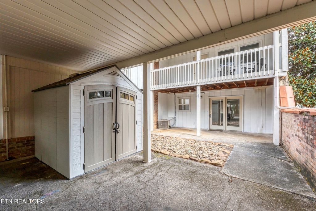 Photo of 1926 Sequoyah Ave, Maryville, TN 37804 (MLS # 1326924)