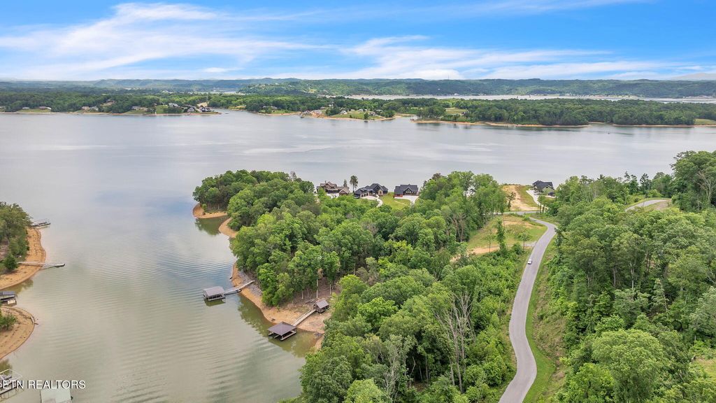 Photo of 204 W Point Drive, Dandridge, TN 37725 (MLS # 1301120)
