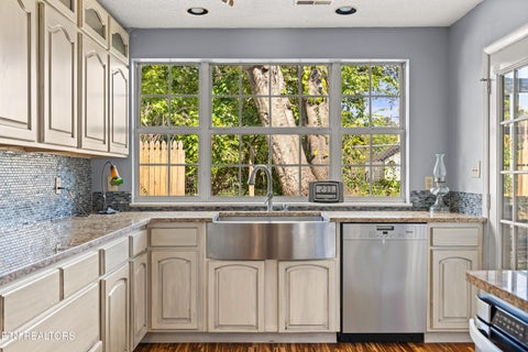 Tiny photo for 1012 Young Ave, Maryville, TN 37801 (MLS # 1359660)
