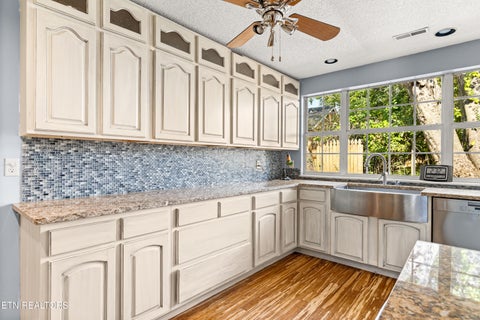 Tiny photo for 1012 Young Ave, Maryville, TN 37801 (MLS # 1359660)