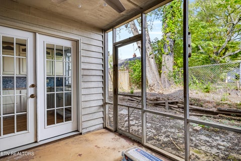 Tiny photo for 1012 Young Ave, Maryville, TN 37801 (MLS # 1359660)