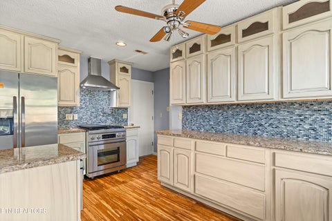 Tiny photo for 1012 Young Ave, Maryville, TN 37801 (MLS # 1359660)