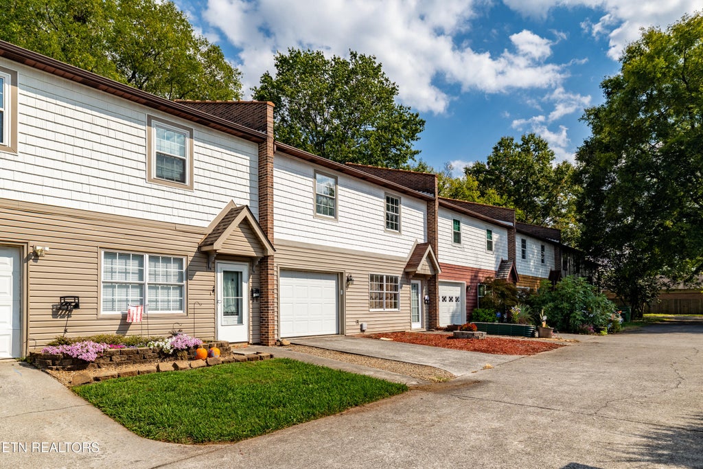 Photo of 1012 Young Ave, Maryville, TN 37801 (MLS # 1359660)
