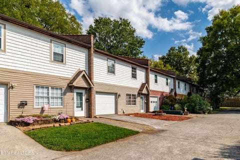 Tiny photo for 1012 Young Ave, Maryville, TN 37801 (MLS # 1359660)