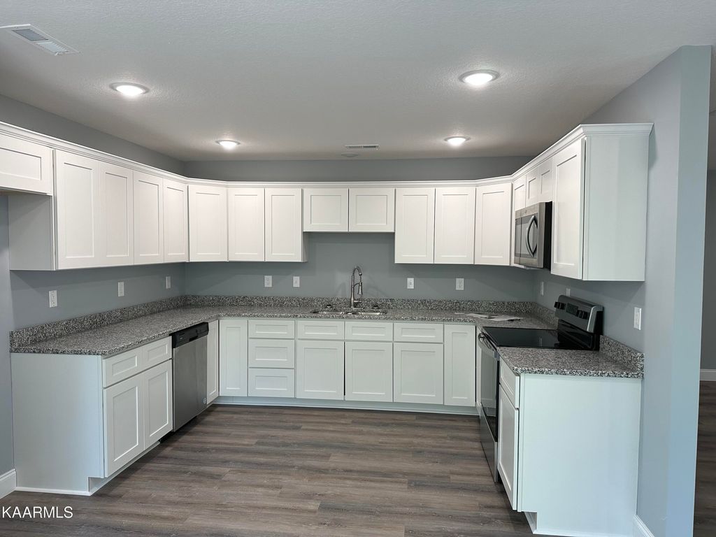 Photo of 4020 Fox Hills Drive, Louisville, TN 37777 (MLS # 1224084)