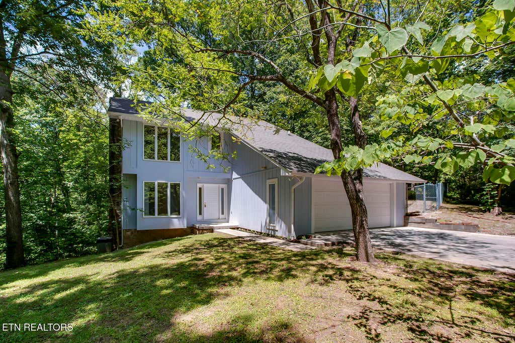 Photo of 1560 Bluebird Cove Lane, Sevierville, TN 37862 (MLS # 1348776)