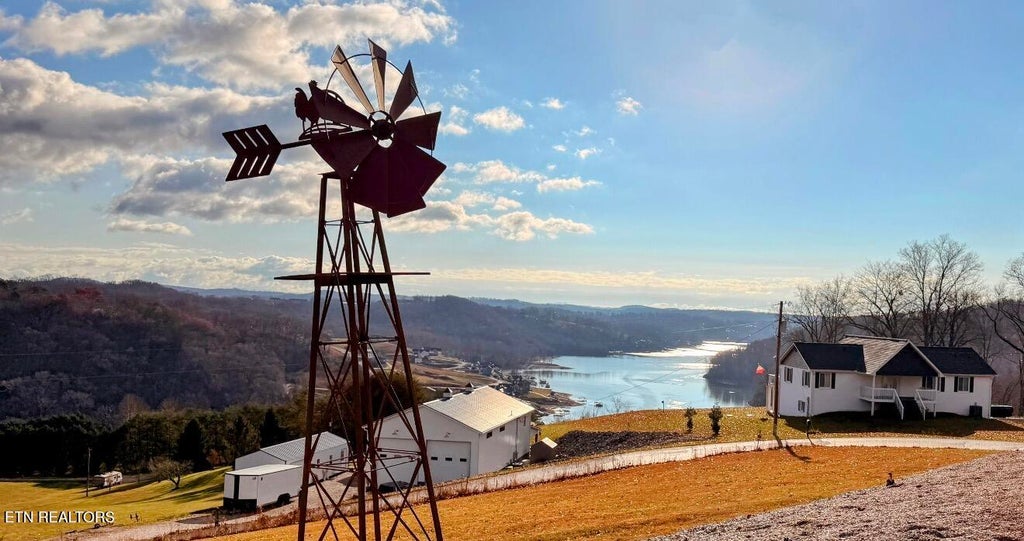 Photo of 420 Mariner Point Rd, LaFollette, TN 37766 (MLS # 1358507)