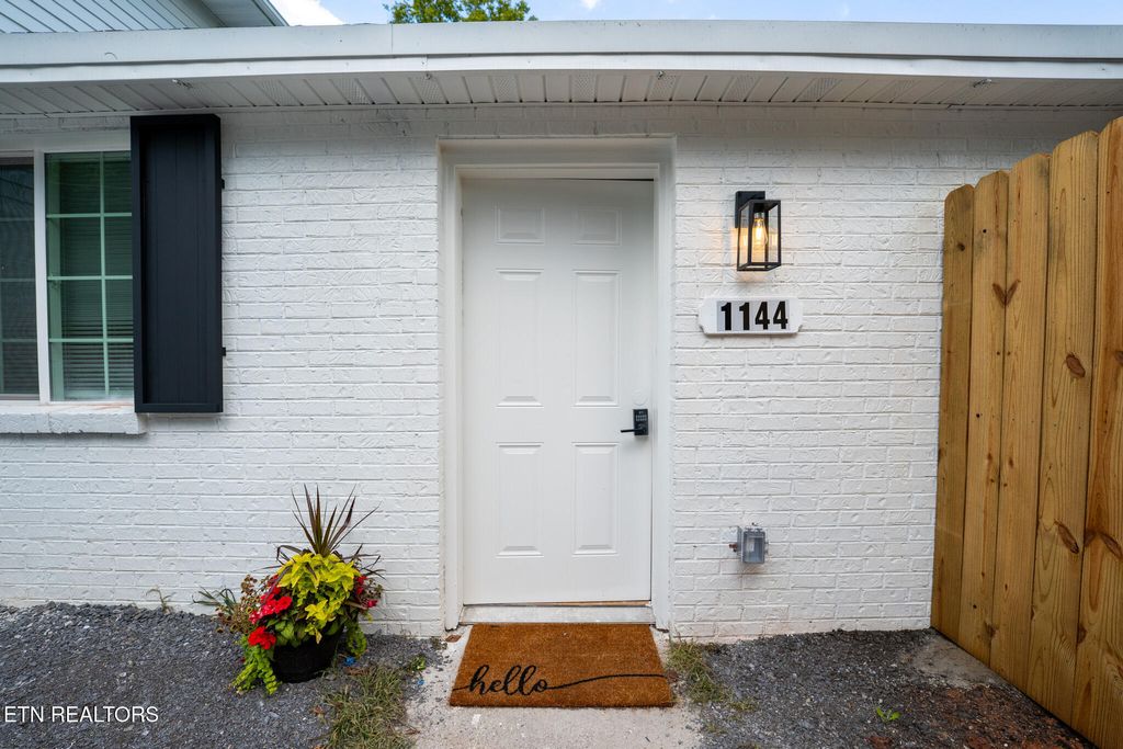 Photo of 1144 Lake City Hwy, Clinton, TN 37716 (MLS # 1315098)