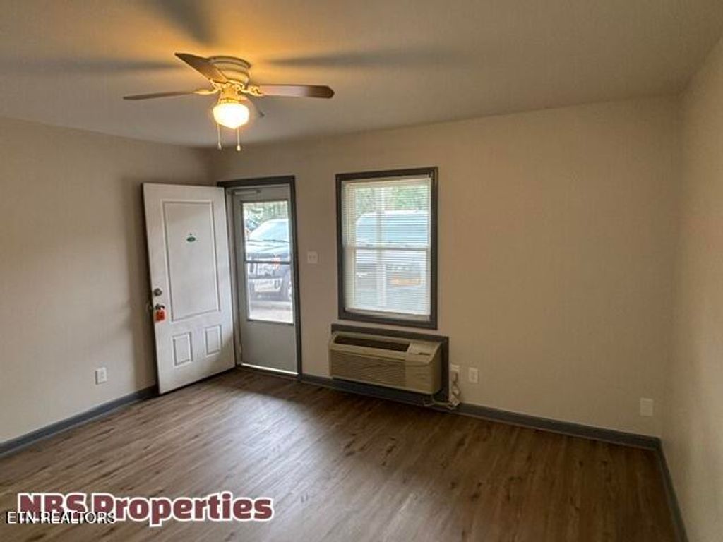 Photo of 867 N Gallaher View Rd #102, Knoxville, TN 37923 (MLS # 1332083)