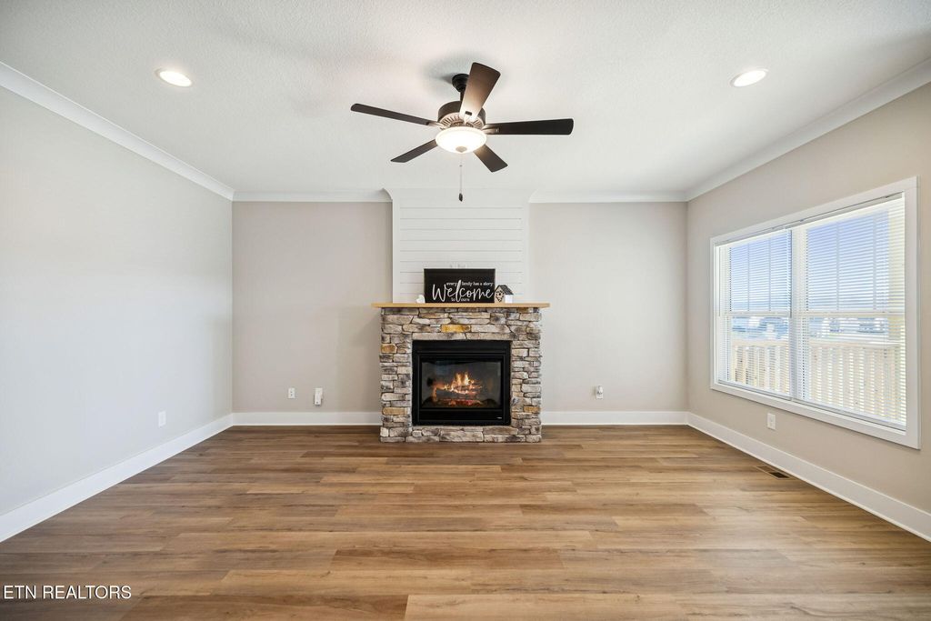 Photo of 122 Roseberry St, Oak Ridge, TN 37830 (MLS # 1326868)