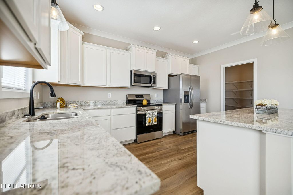 Photo of 122 Roseberry St, Oak Ridge, TN 37830 (MLS # 1326868)