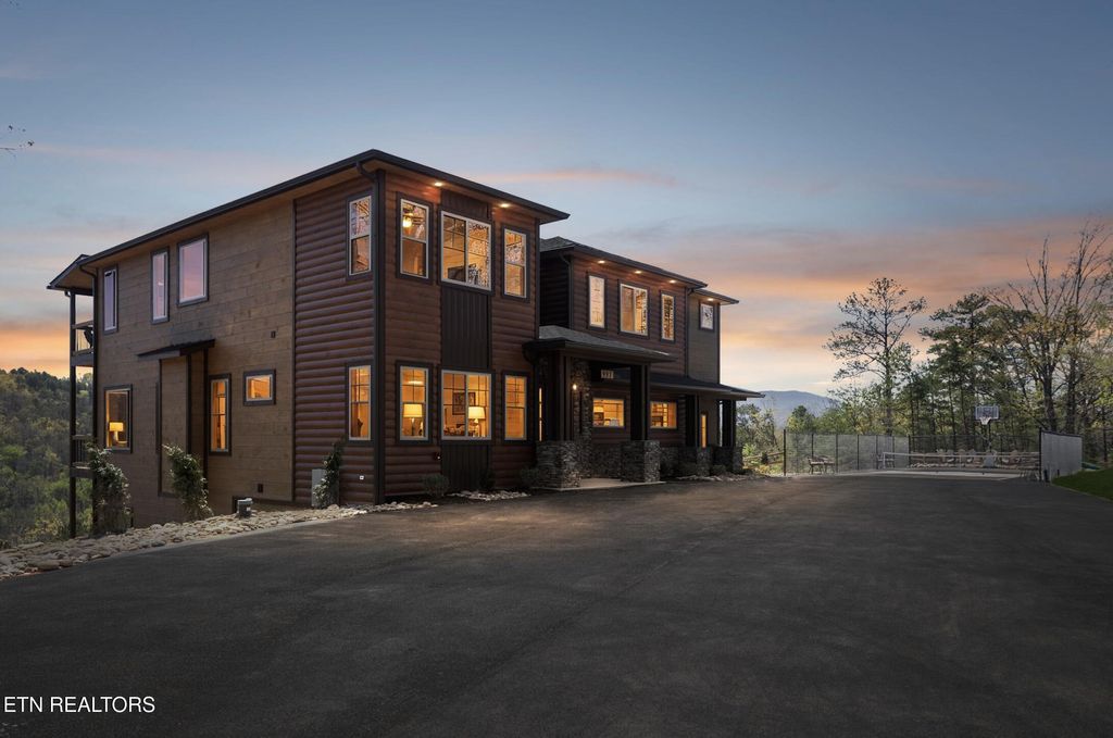 Photo of 997 King Branch Rd, Sevierville, TN 37876 (MLS # 1336361)