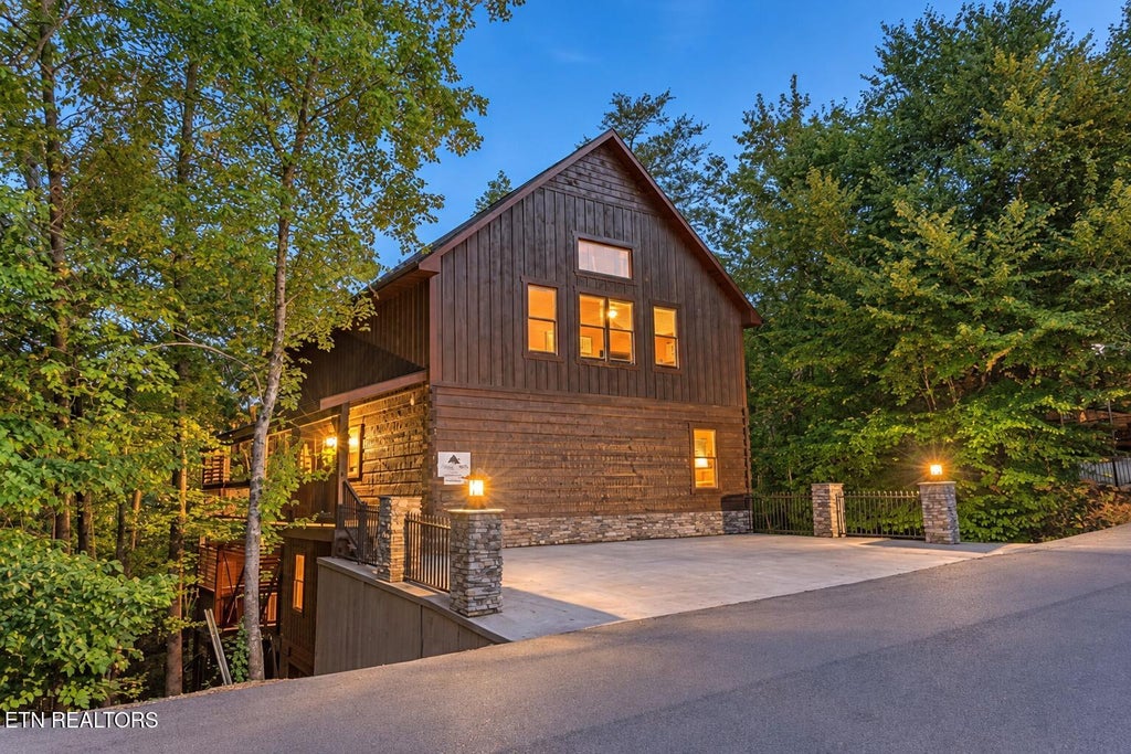 Photo of 3521 Sandridge Way, Pigeon Forge, TN 37863 (MLS # 1356356)