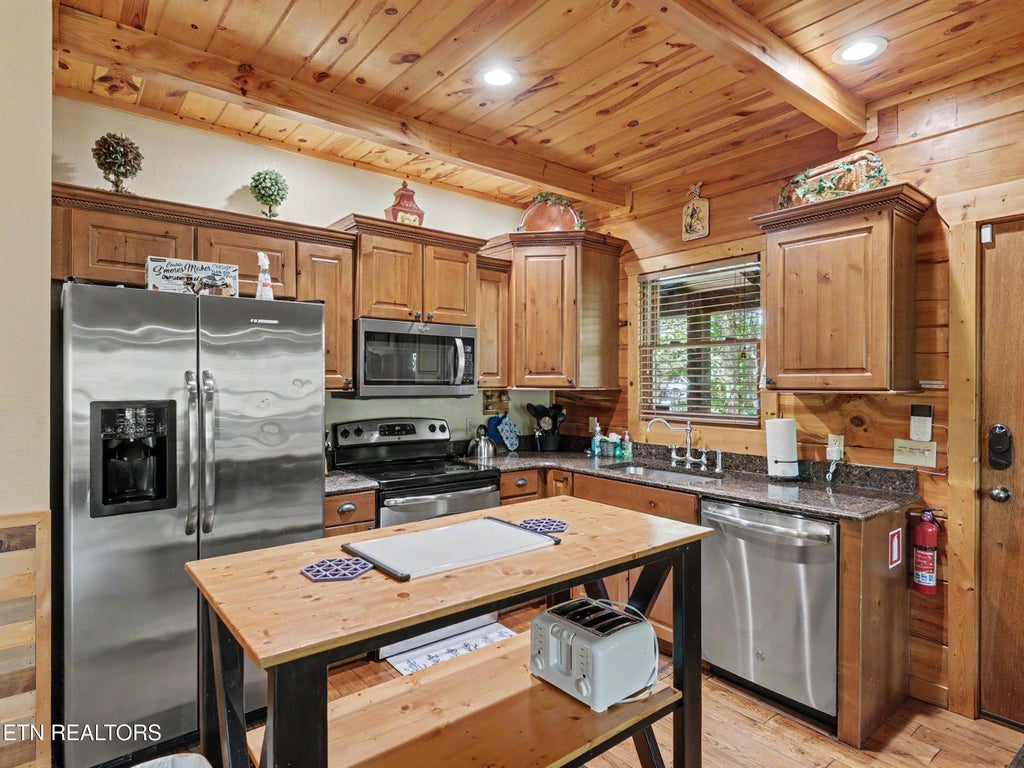 Photo of 3521 Sandridge Way, Pigeon Forge, TN 37863 (MLS # 1356356)