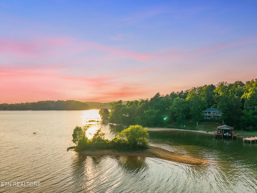 Photo of 117 Vista Drive, Kingston, TN 37763 (MLS # 1341651)